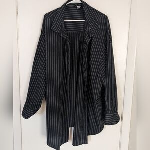 H&M | Size 4XL | Black button-up with white stripes
